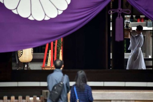 Japan justice minister visits Yasukuni shrine - ảnh 1
